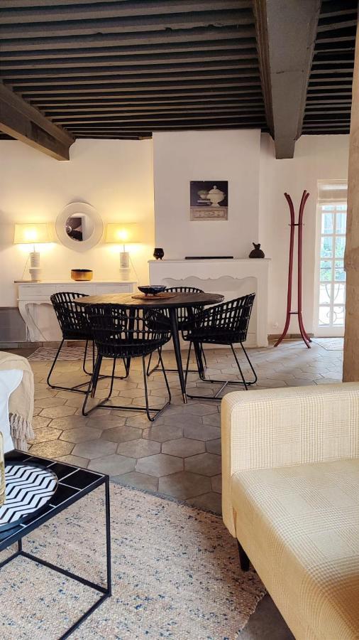 Uzes, Au Coeur Du Centre Medieval Le Logis Du Consul Un Bien D'exception Du Xvieme Siecle